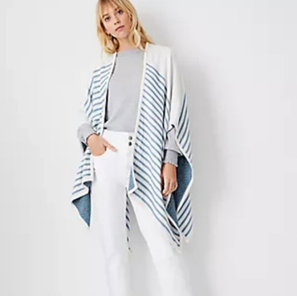 Reversible Chain Link Jacquard Poncho one size